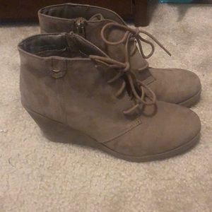 Merona tan suede lace up women’s booties size 7.5